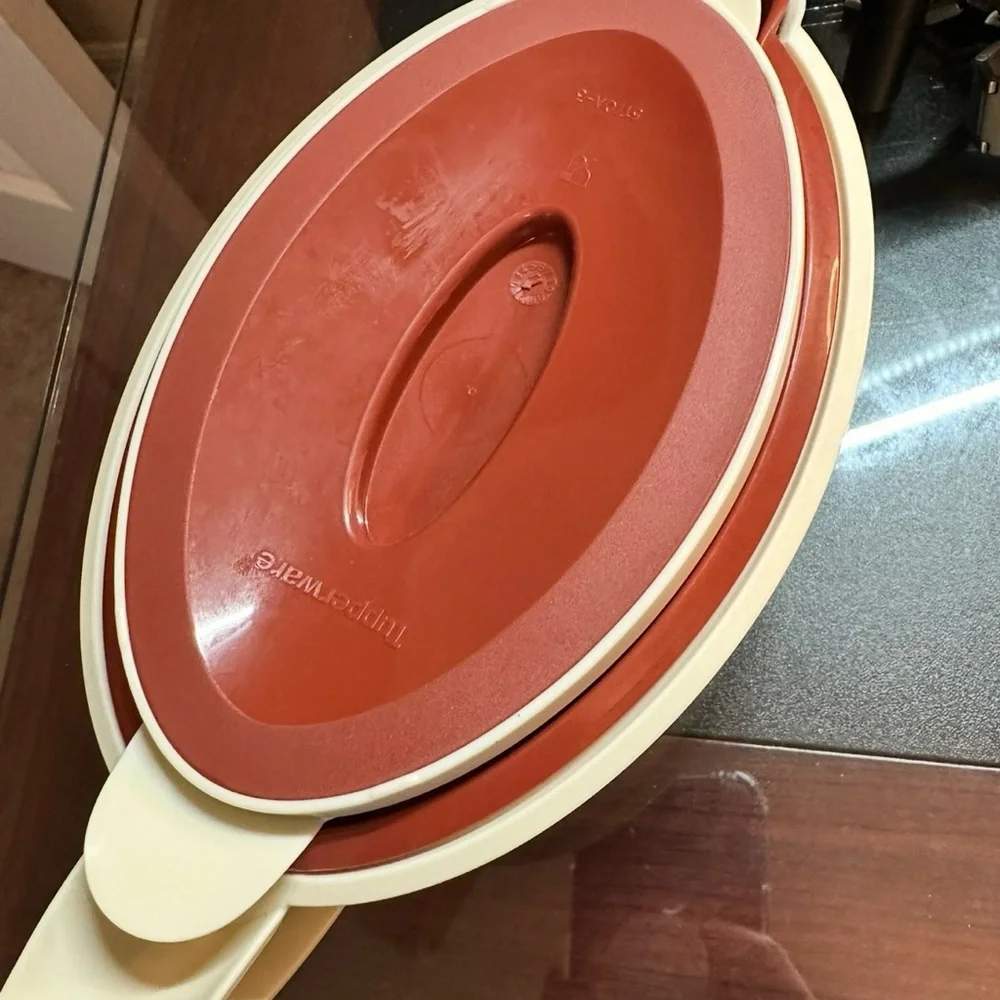 Tupperware Cream and brown-ish gravy boat VINTAGE